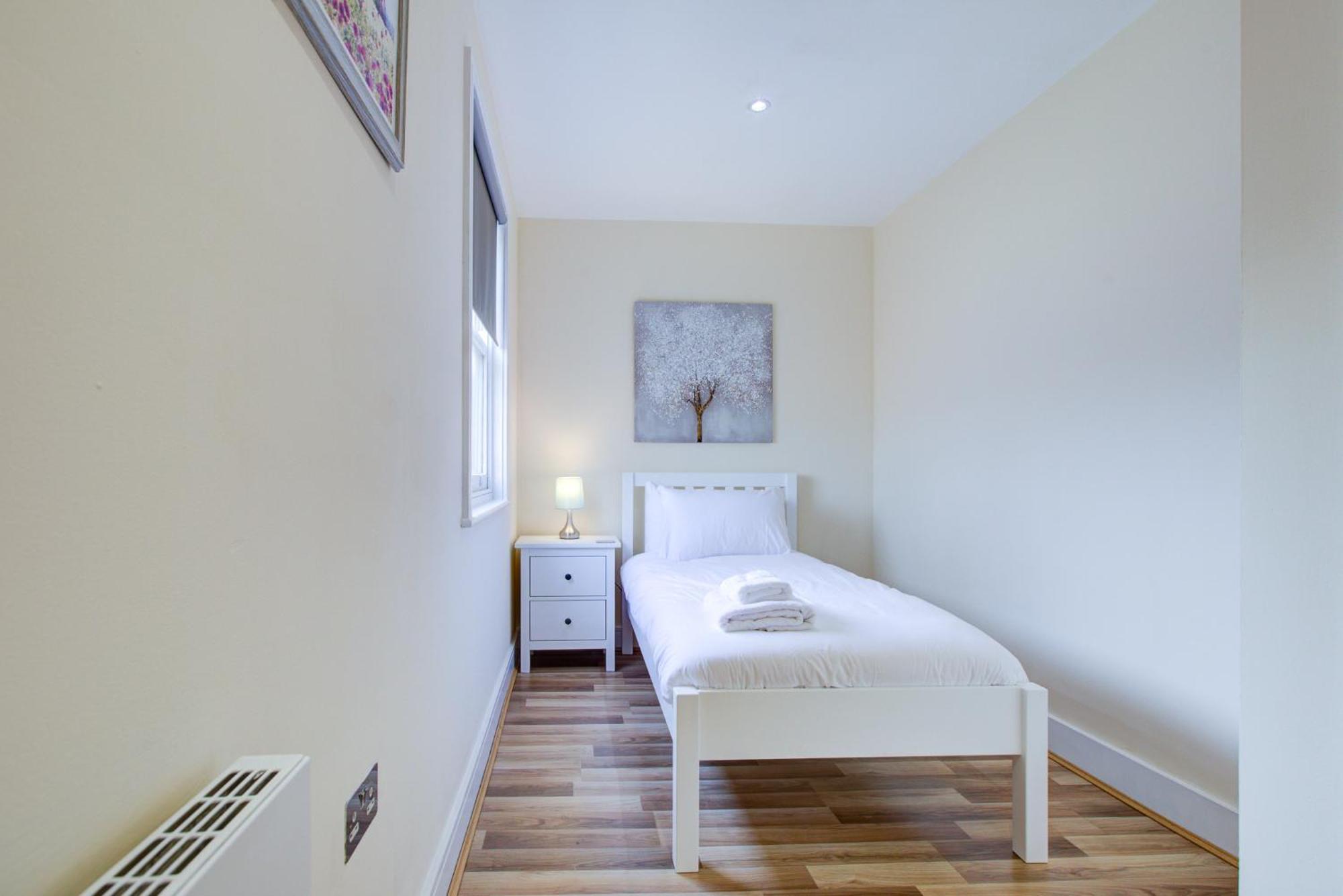 Stunning 4 Bedroom House * Londen