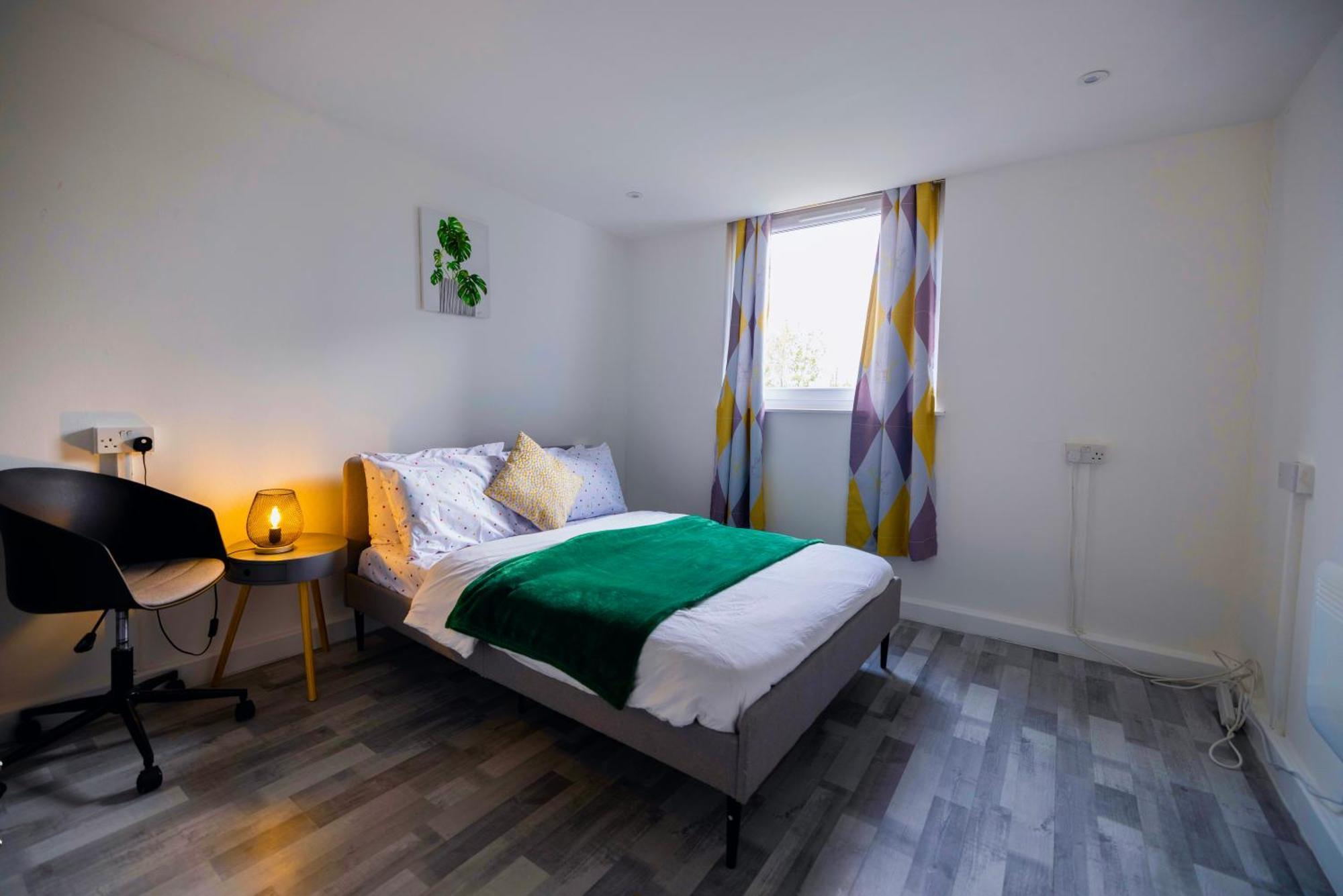 2 Bedrooms -parking-very Spacious-wifi London