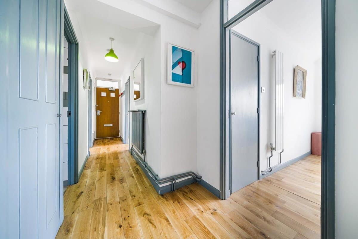2 Bedroom Central With Views Appartement Londen