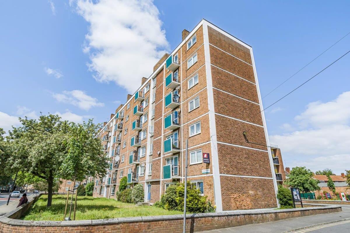 2 Bedroom Central With Views Appartement *