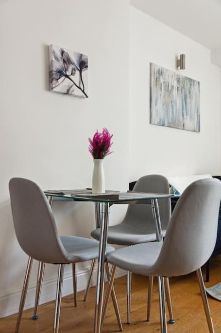 Luxury Urban Living - 1 Bdr Apartment *