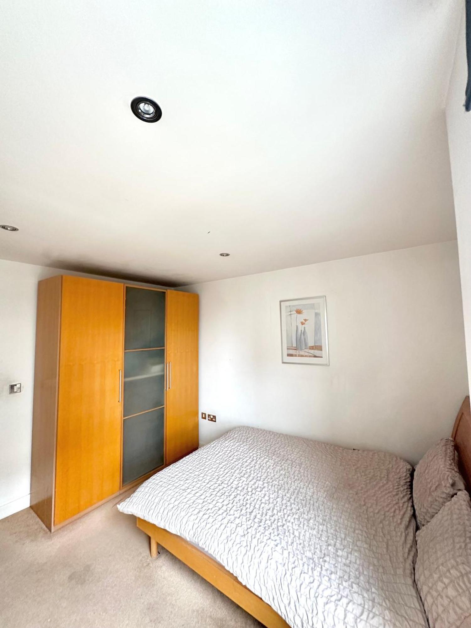 Glam Escape: Lavish Haven Apartment London