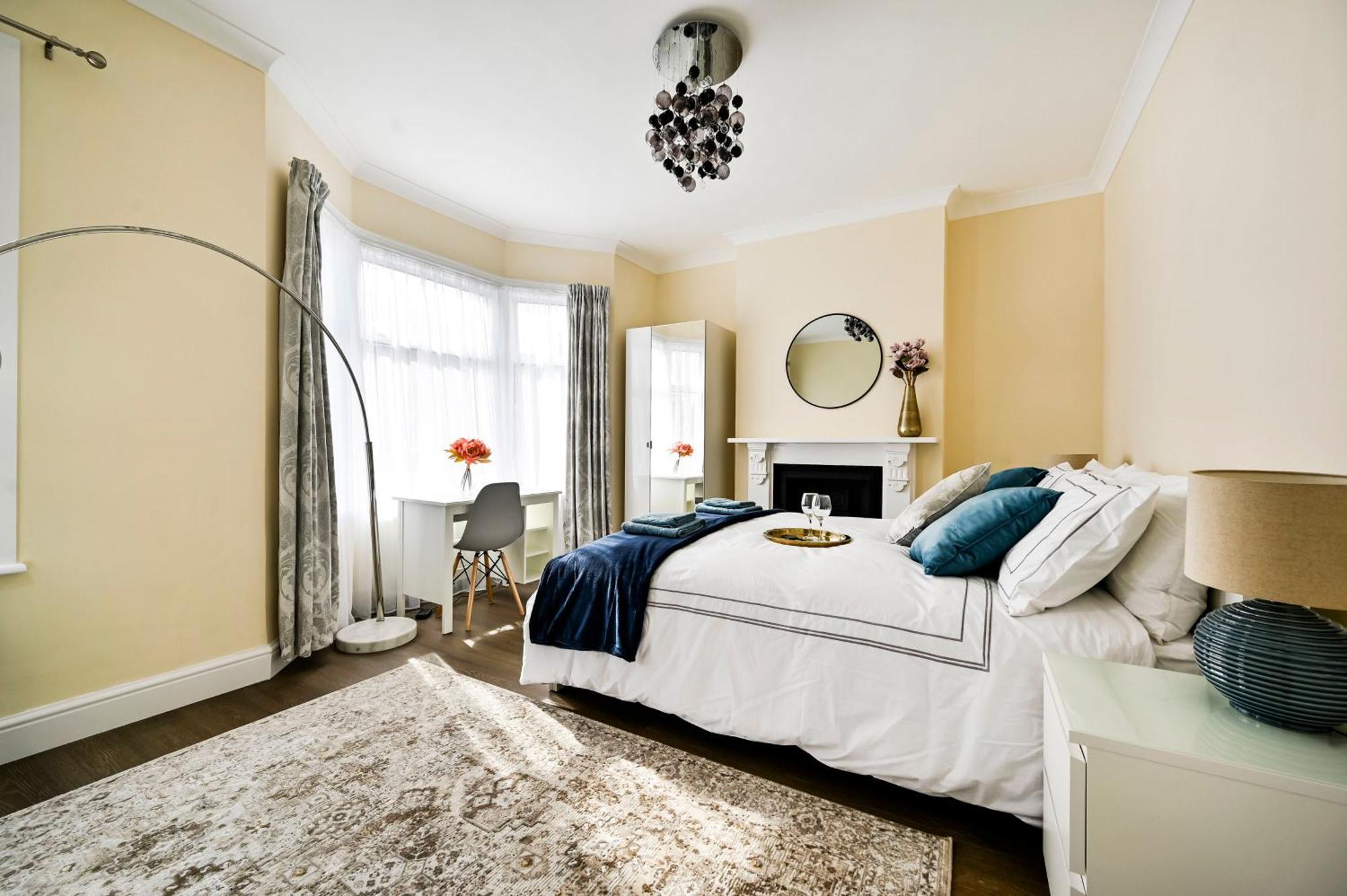 A Two Bedroom A Stride Away From Meridian Greenwich * Londen