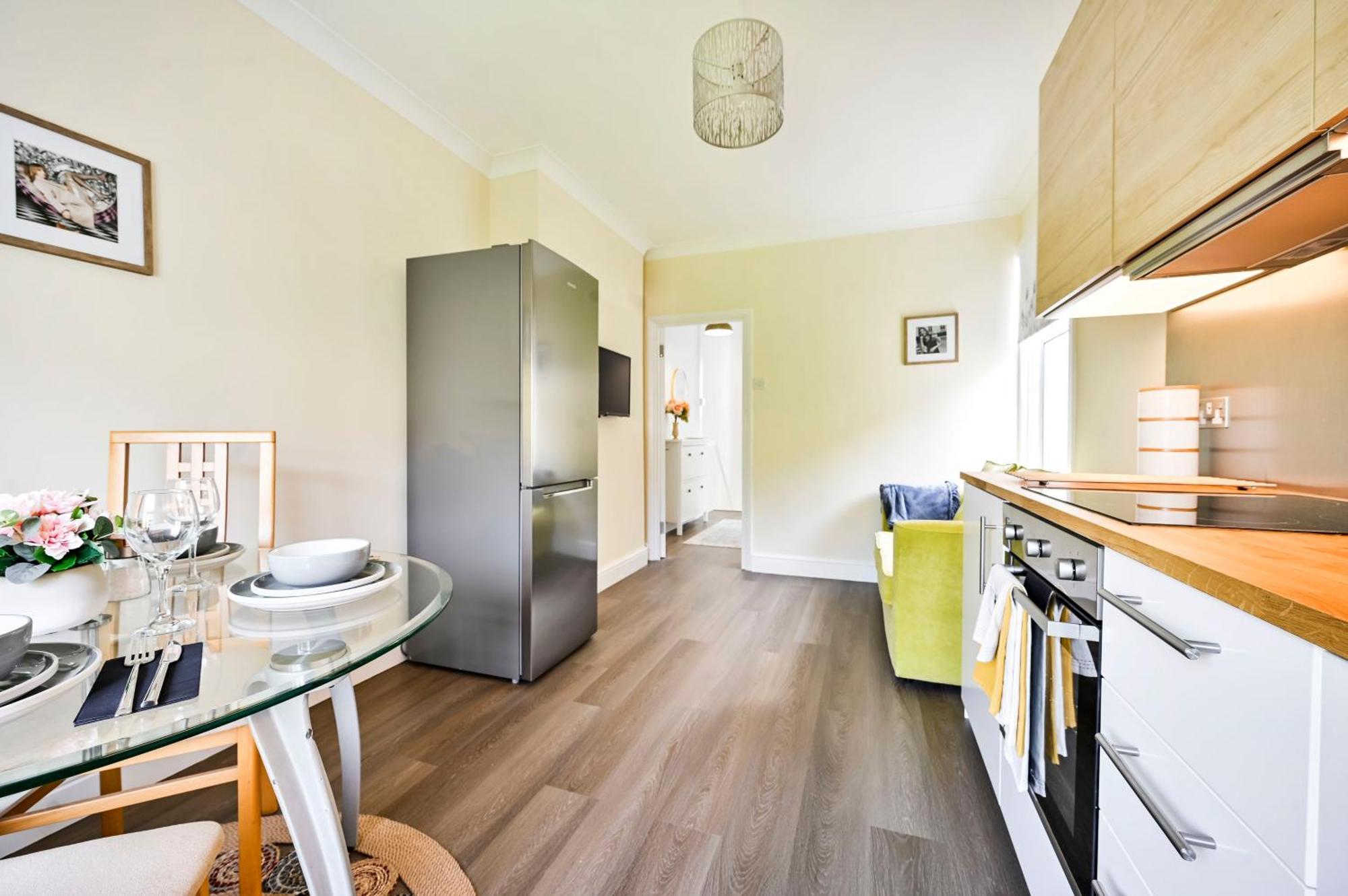 A Two Bedroom A Stride Away From Meridian Greenwich Appartement Londen