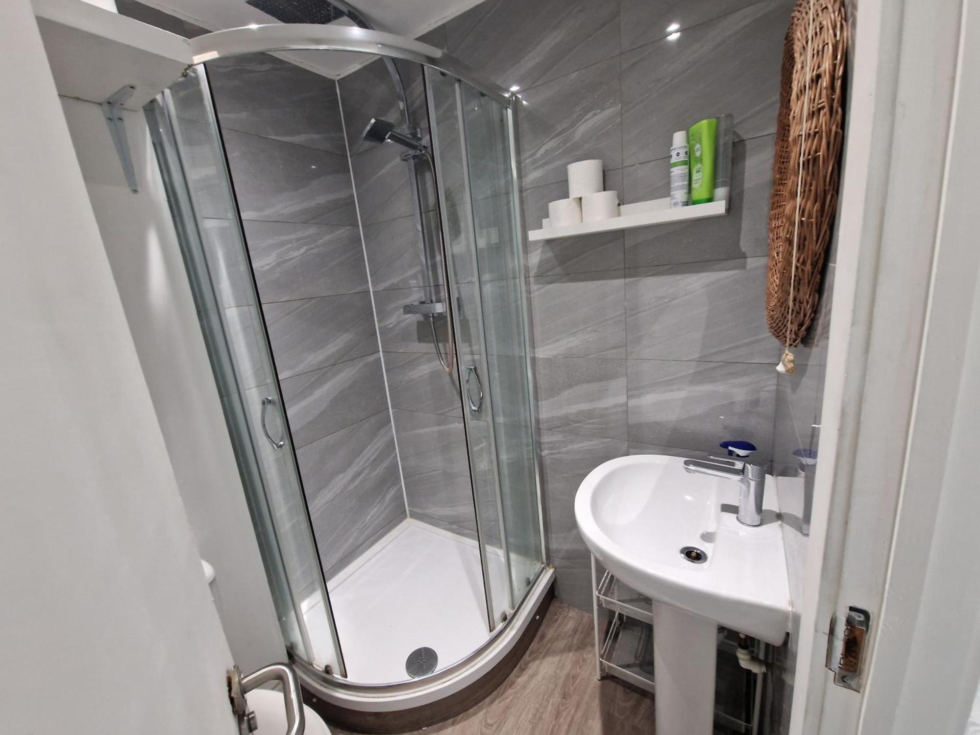 Impeccable 1-bed In Appartement