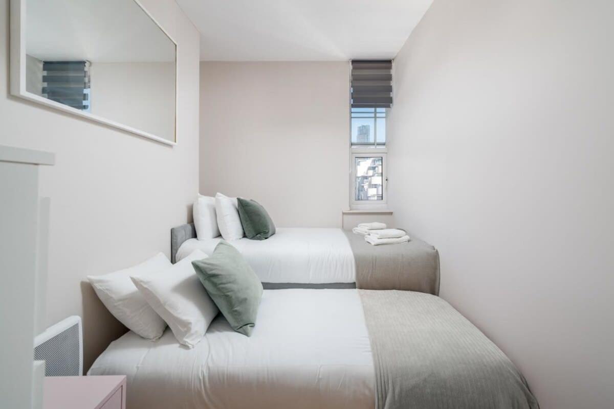 City Of Lovely Two Bedroom Apartment London