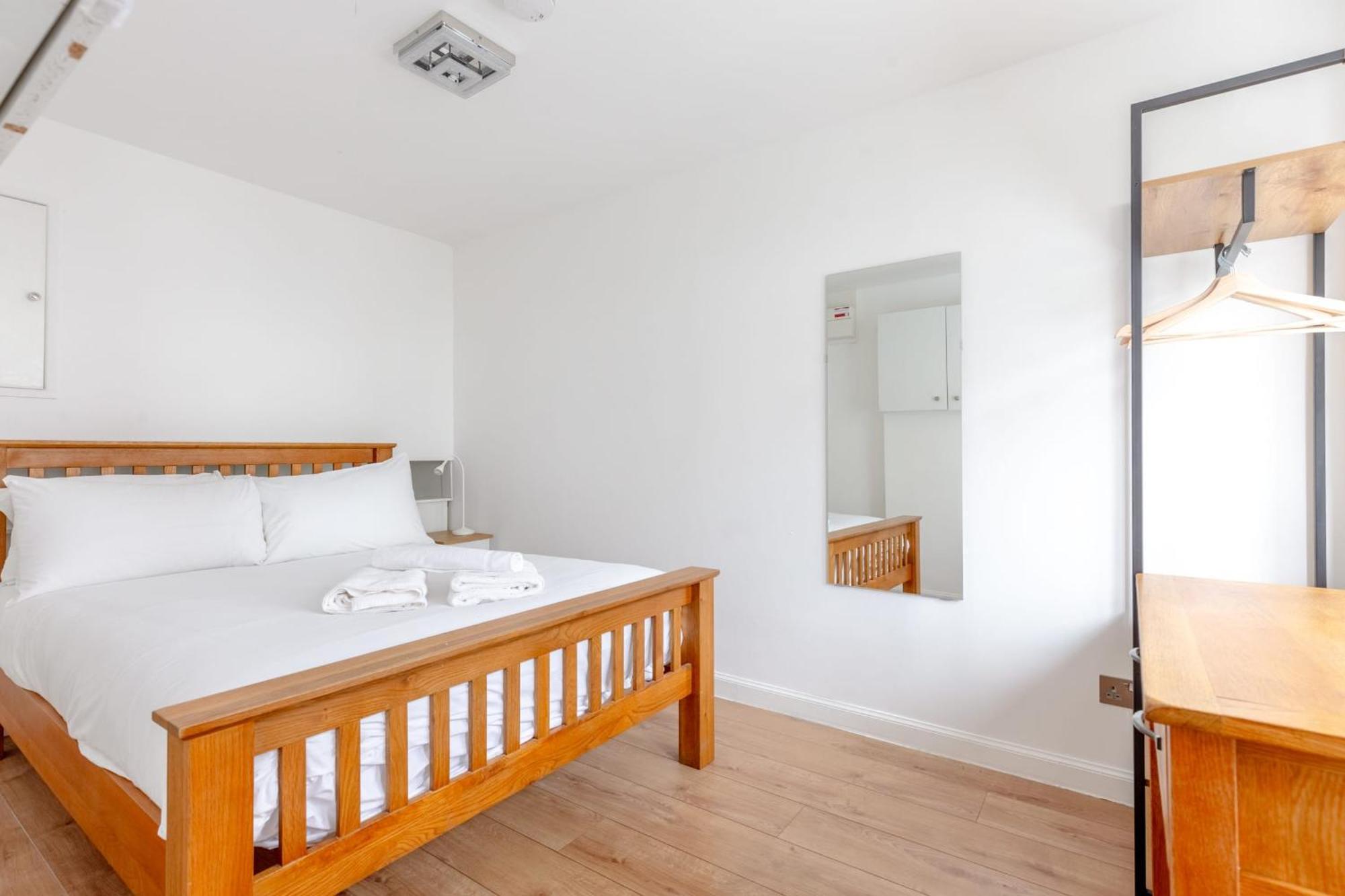 Holiday home Spacious 4bd Near Excel London! London