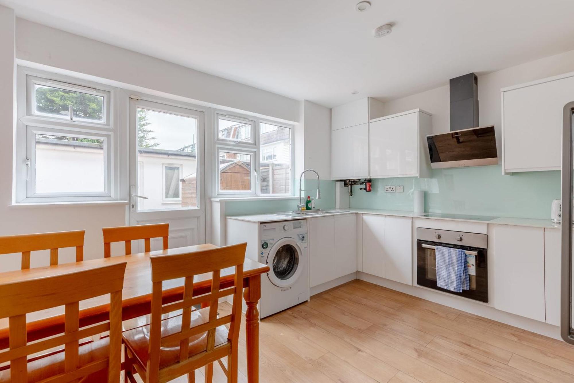 Holiday home Spacious 4bd Near Excel London! *