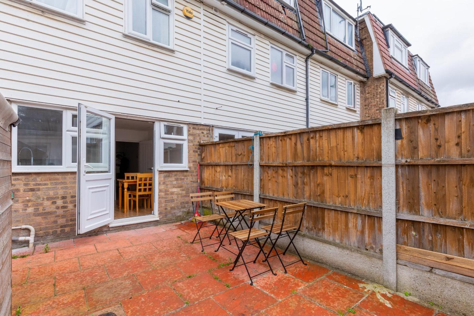 Holiday home Spacious 4bd Near Excel London! *