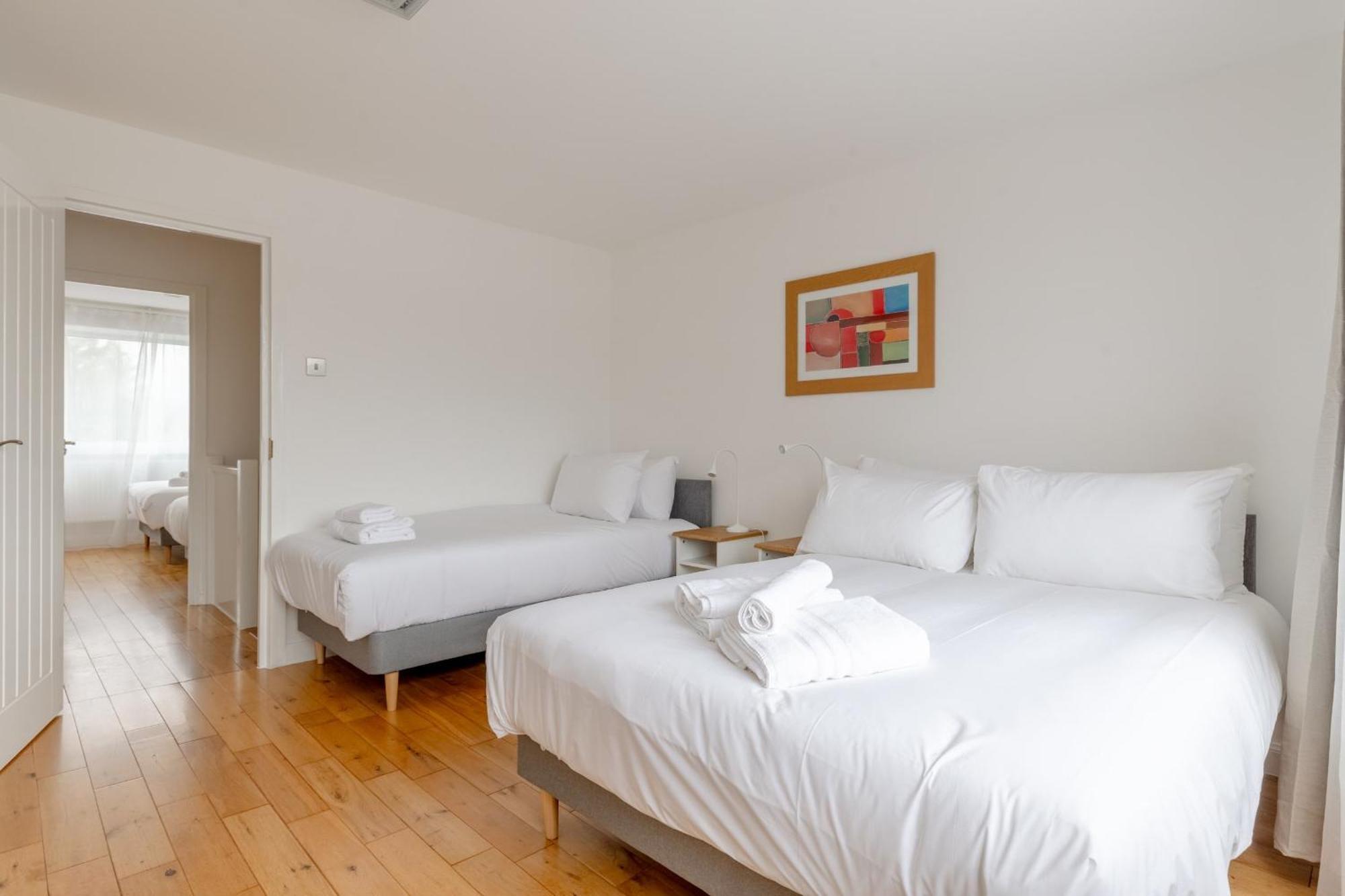 Spacious 4bd Near Excel London! * London