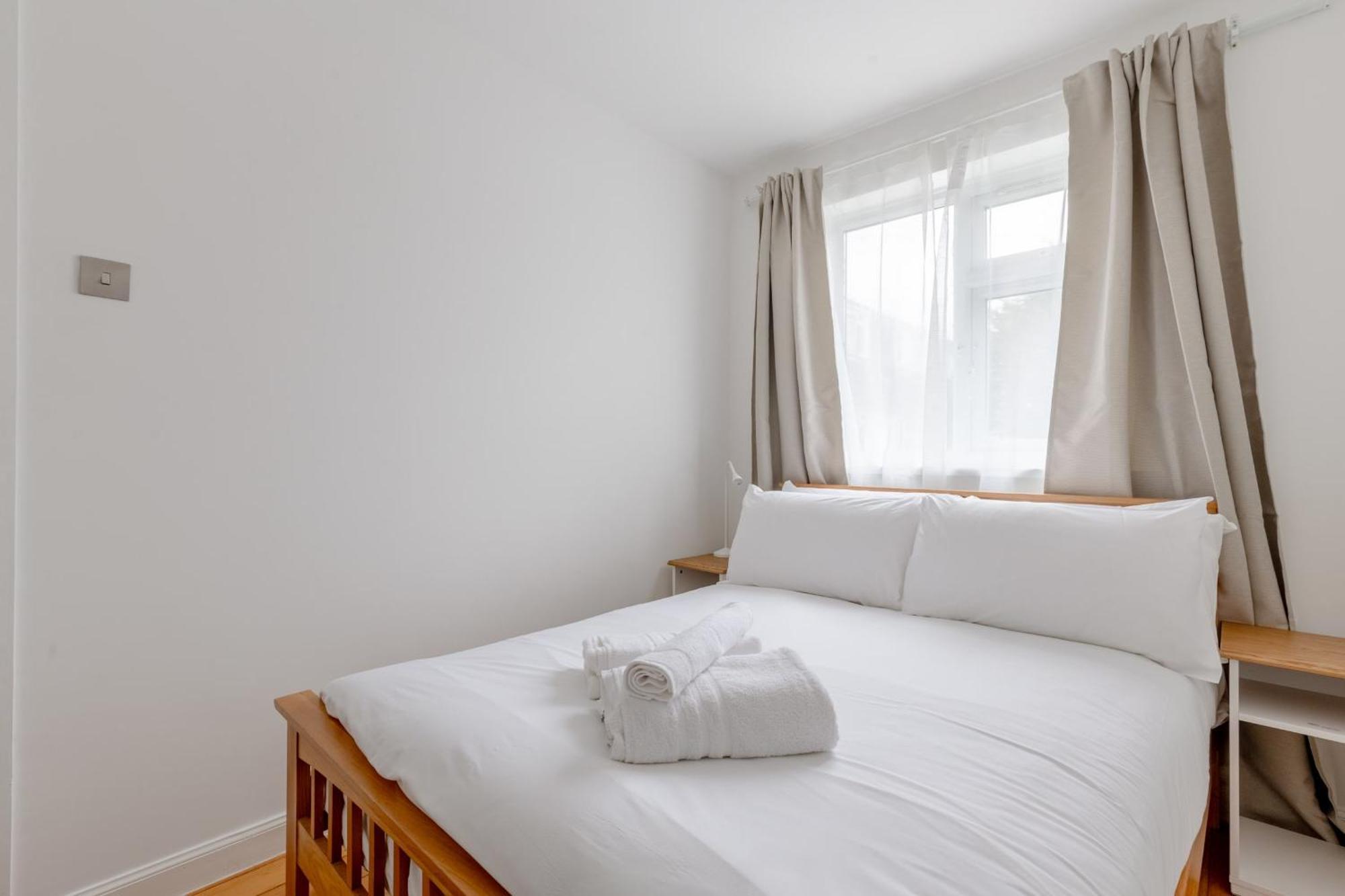 Holiday home Spacious 4bd Near Excel London! *