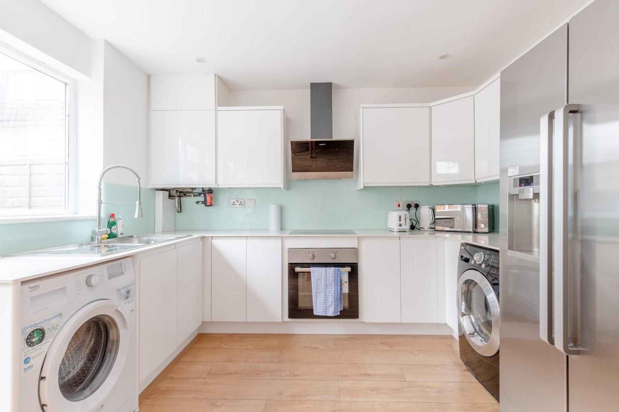 Spacious 4bd Near Excel London! London