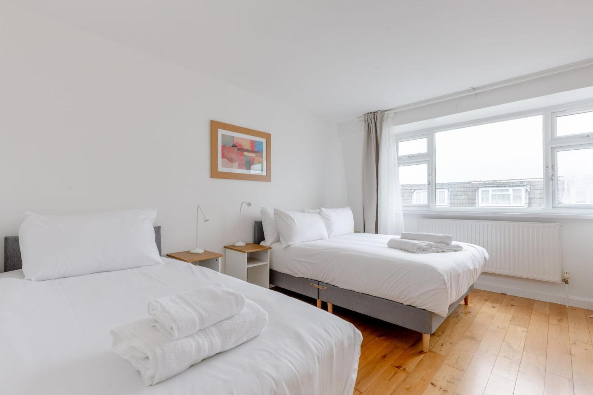 Spacious 4bd Near Excel London! * London