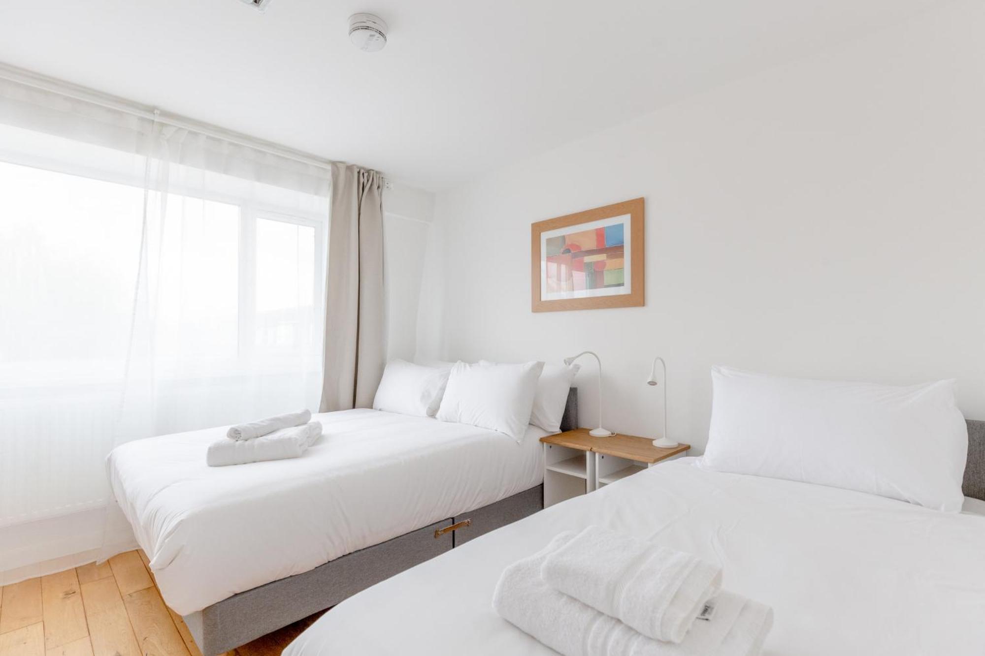 Spacious 4bd Near Excel London! Holiday home
