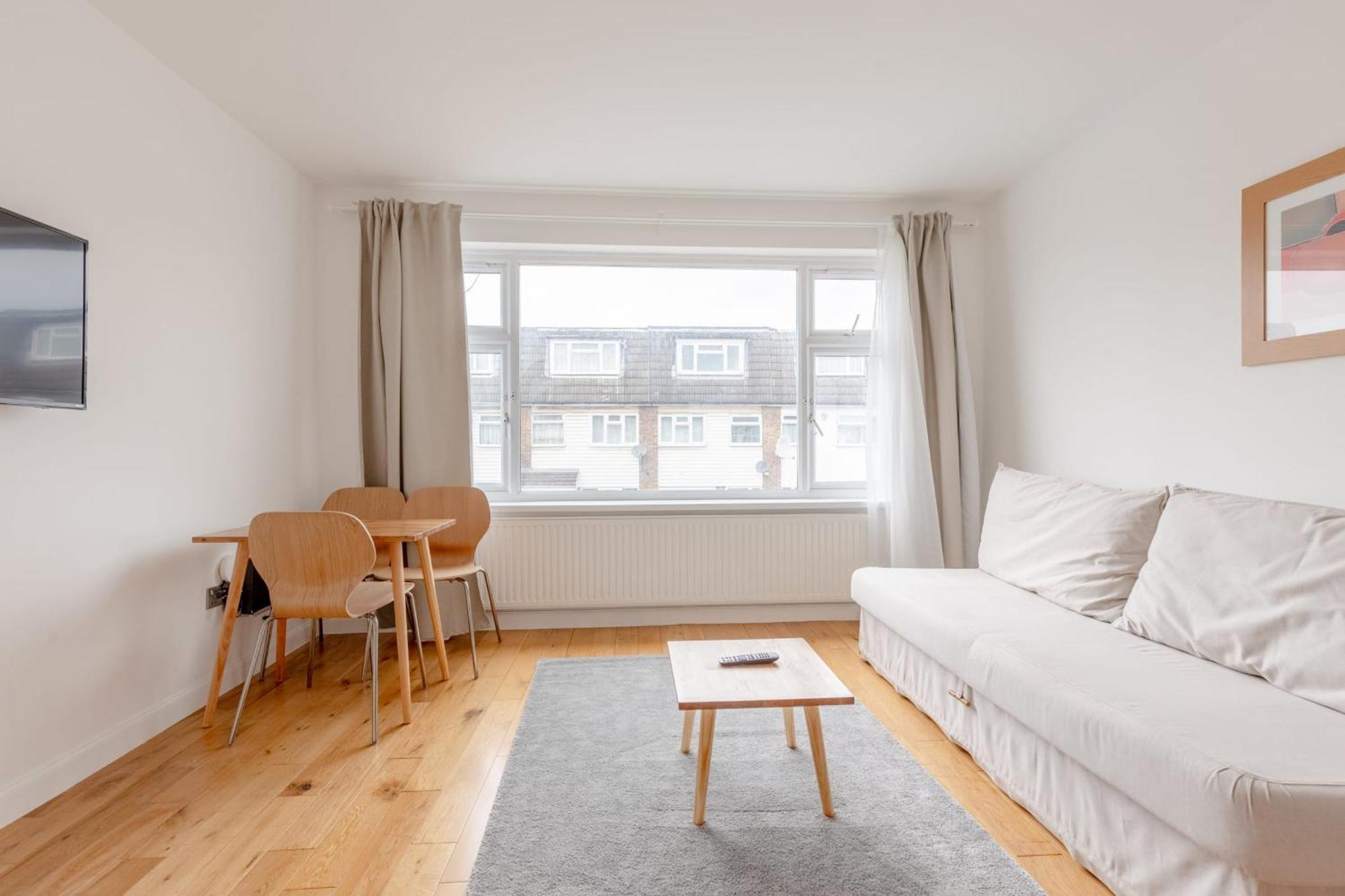 Spacious 4bd Near Excel London! London