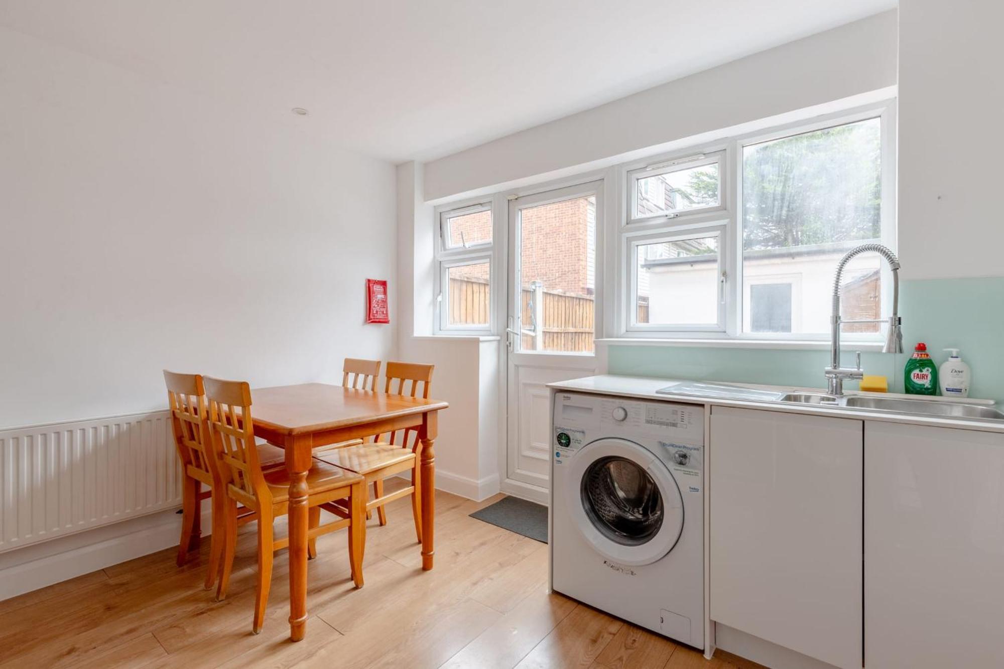 Holiday home Spacious 4bd Near Excel London! *