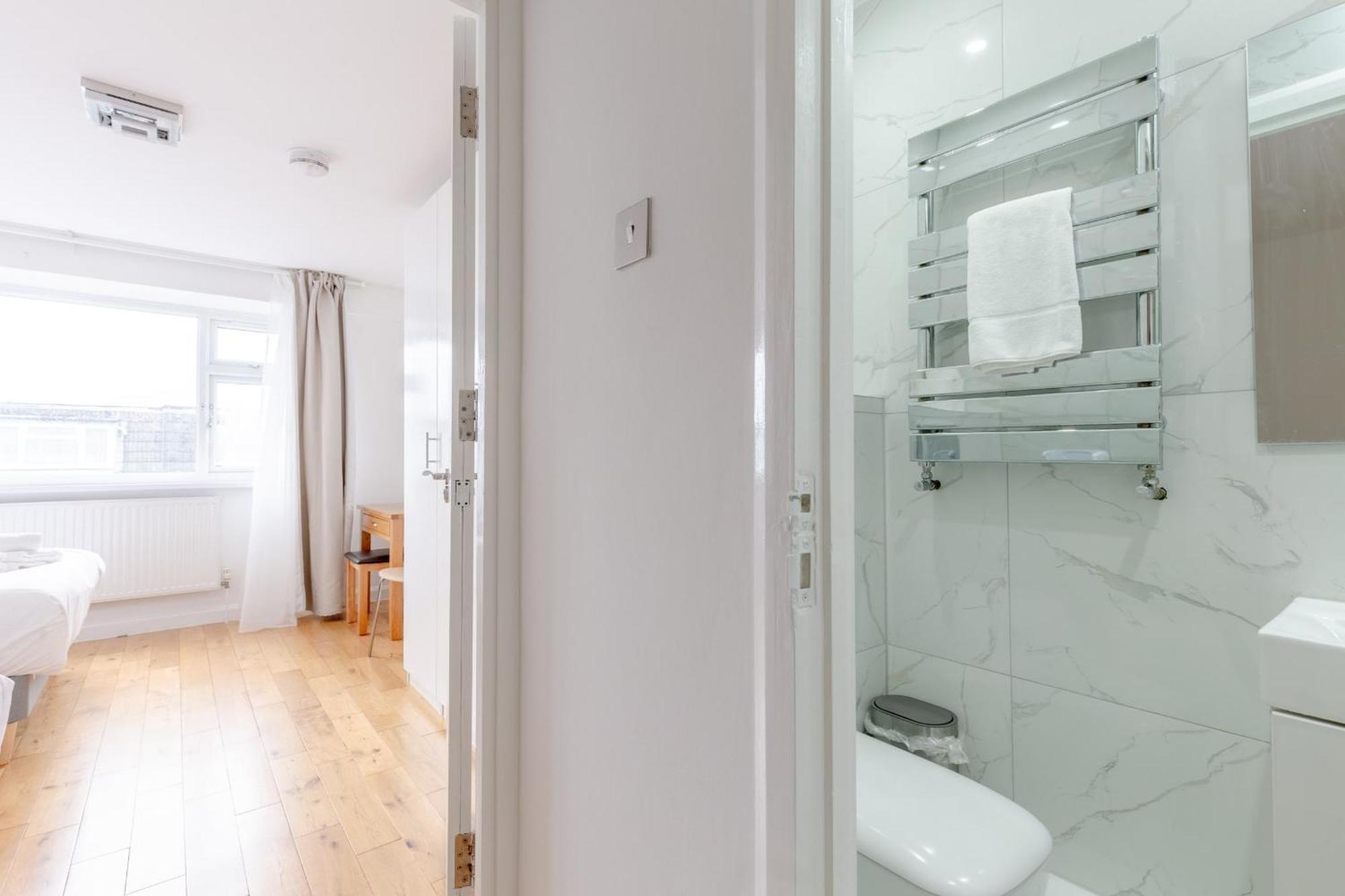 Spacious 4bd Near Excel London! * London