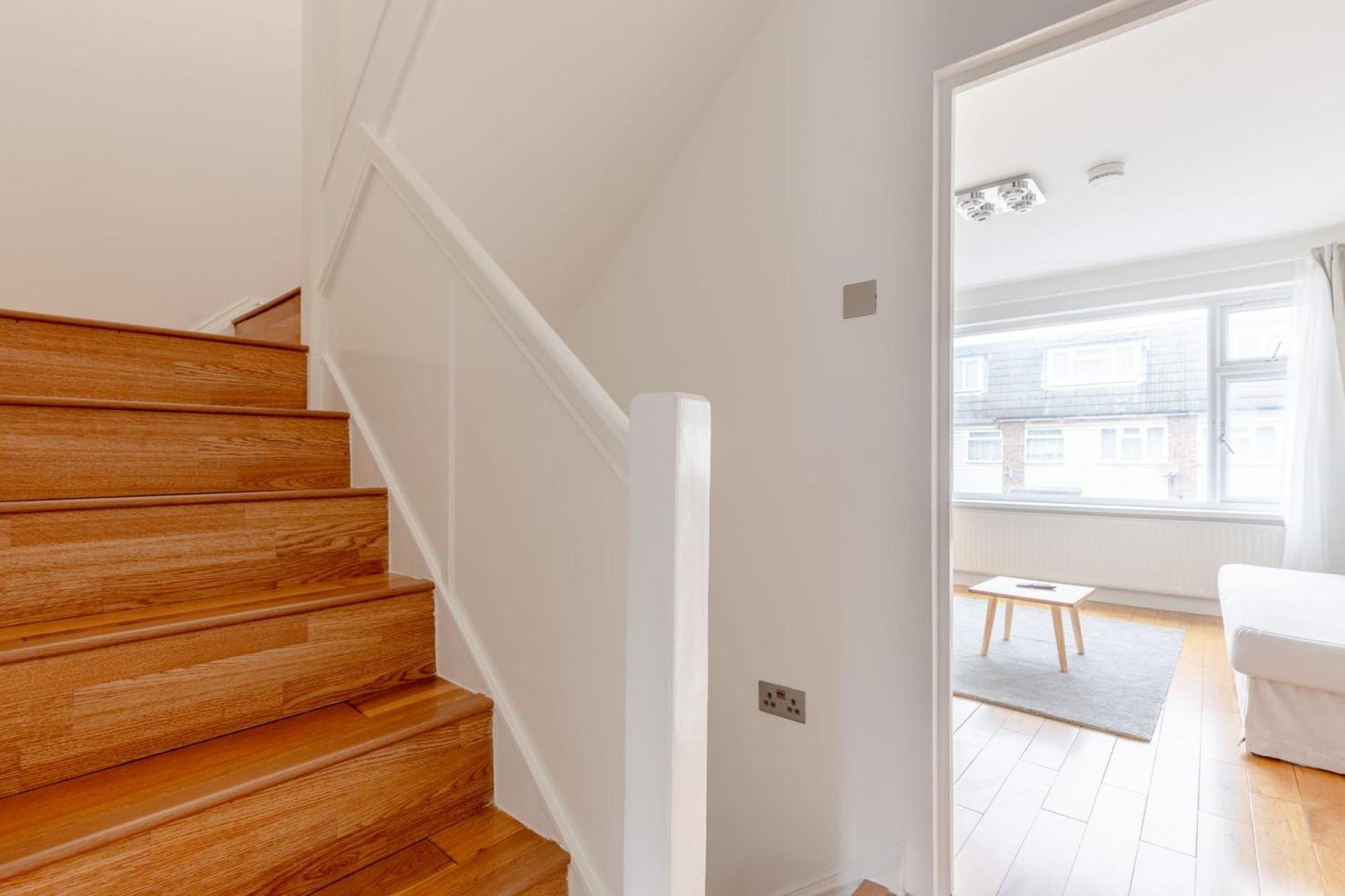 Holiday home Spacious 4bd Near Excel London! *