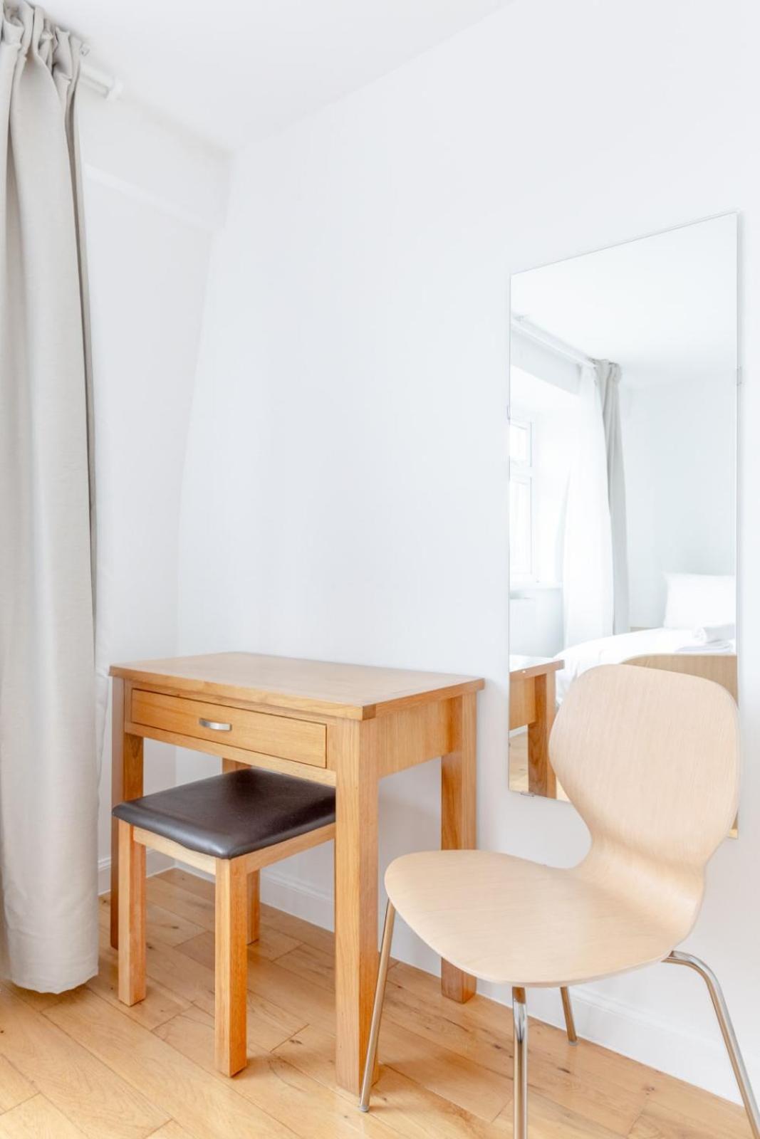 Holiday home Spacious 4bd Near Excel London! *