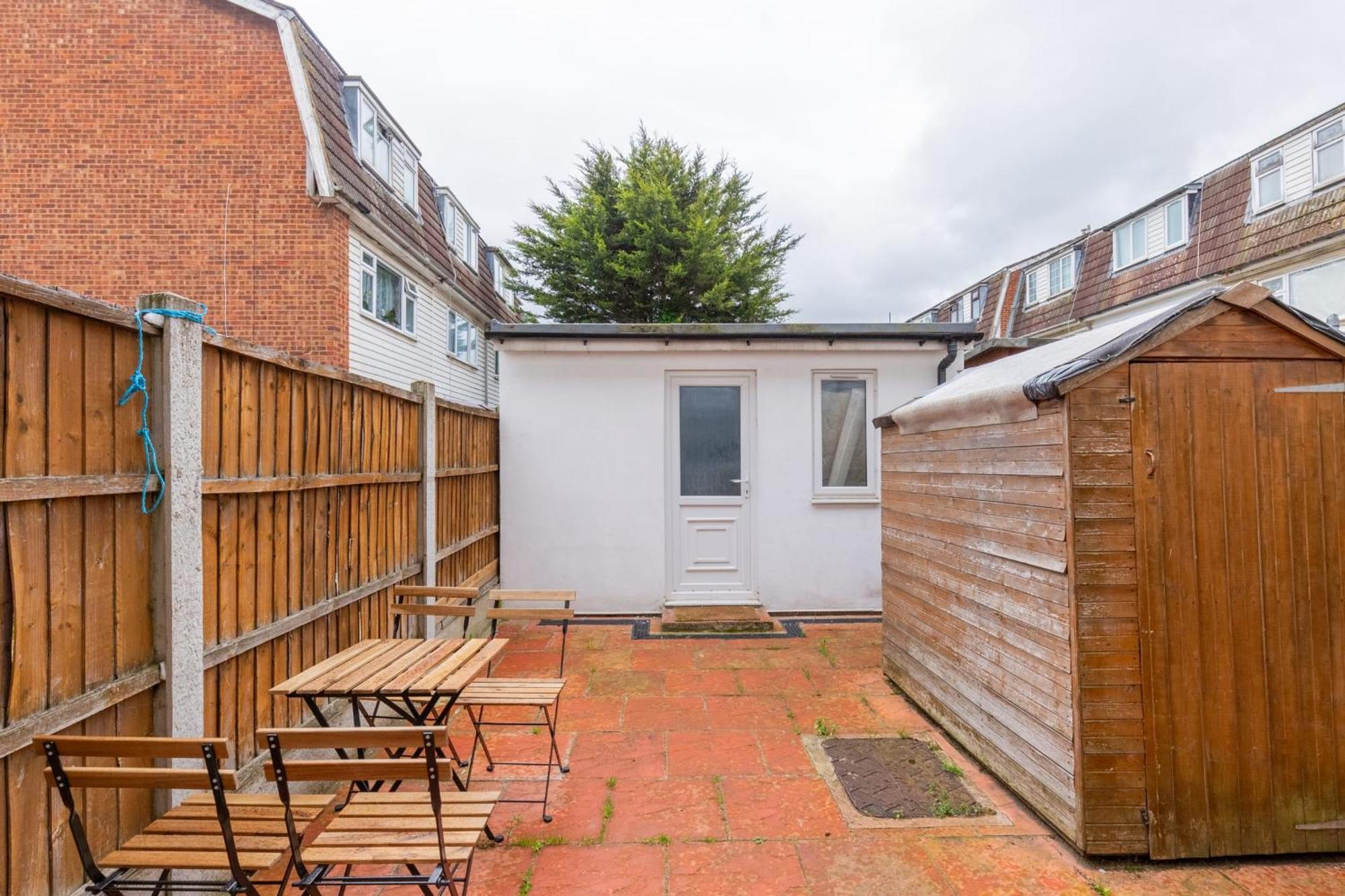 Holiday home Spacious 4bd Near Excel London!