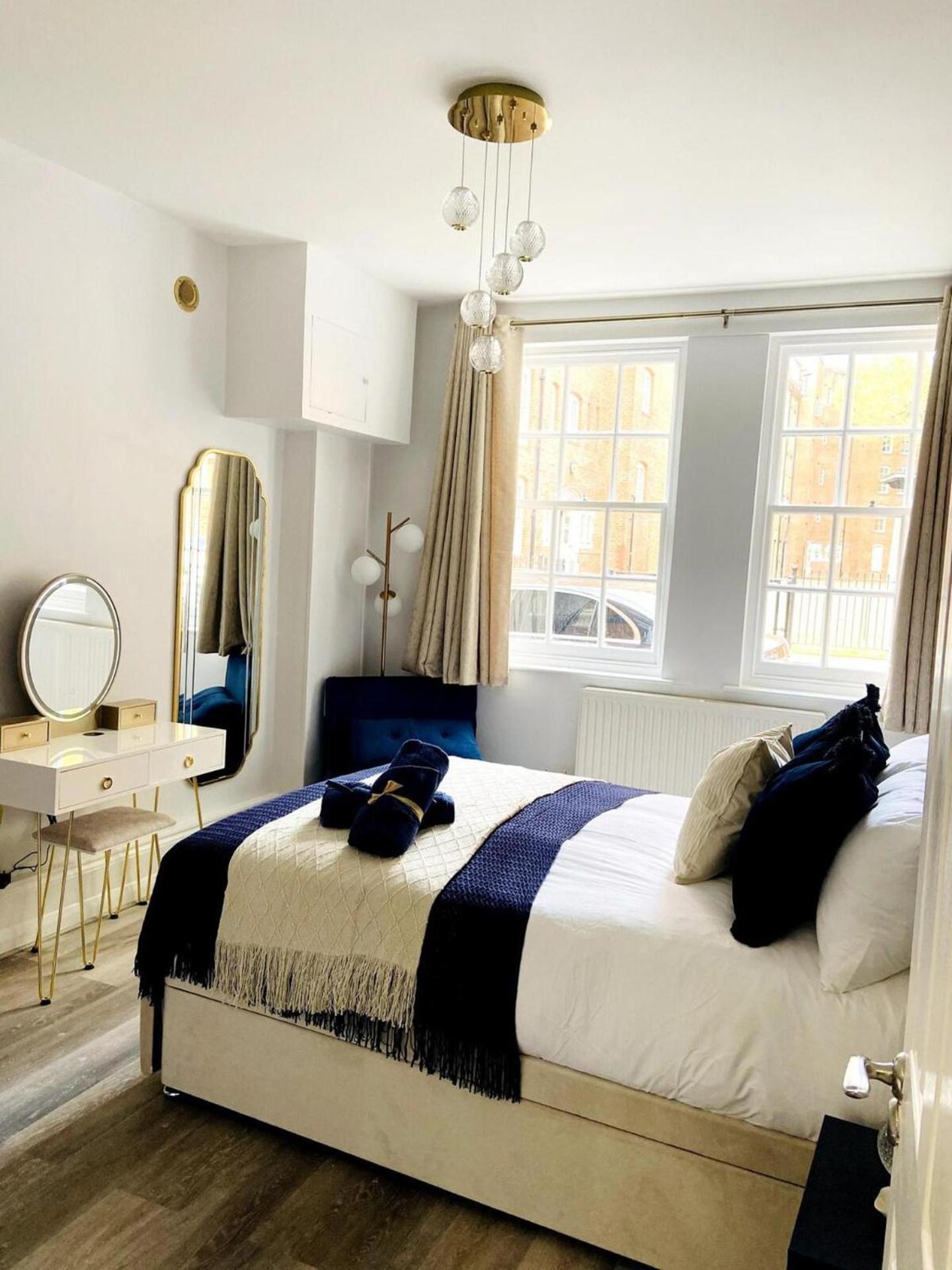 Inviting 3-bed In Appartement Londen