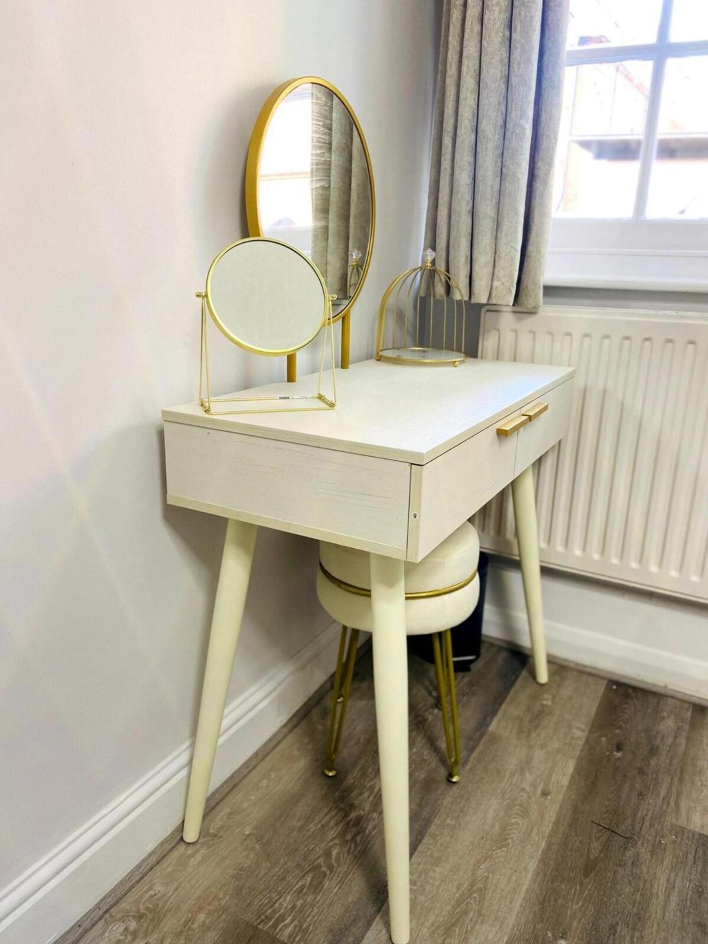 Inviting 3-bed In Londen