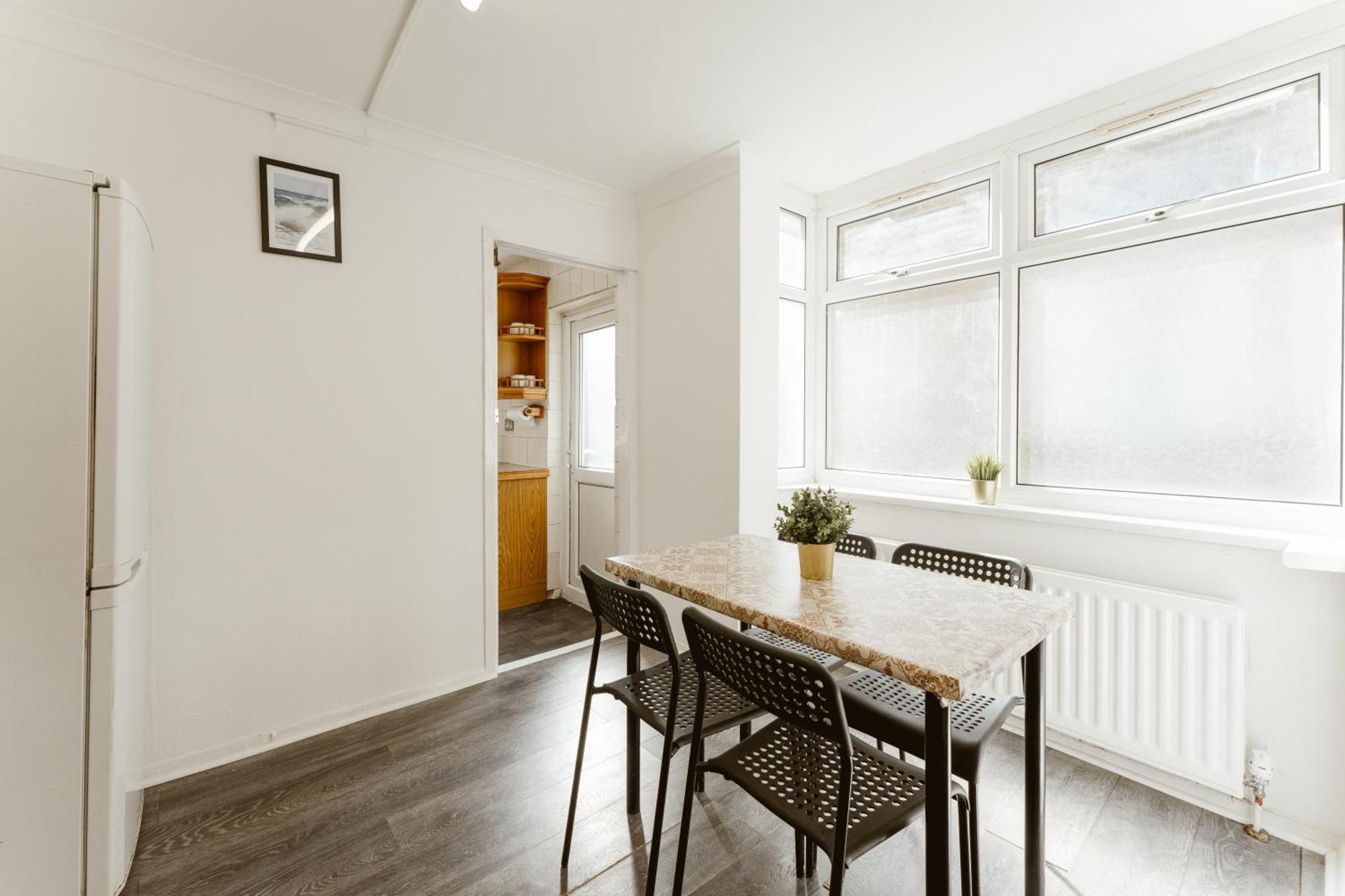 Leyton Comfy Double -50 London