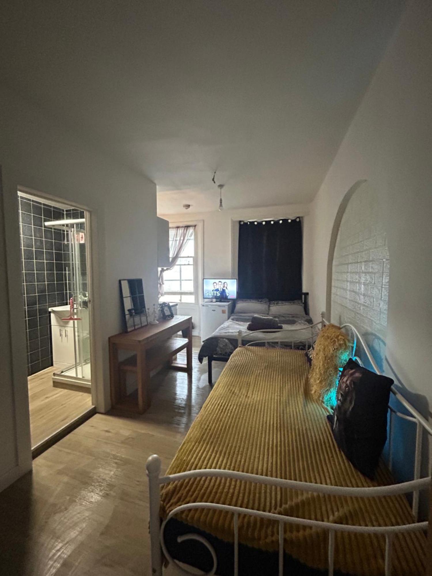 Spacious Flat In Apartment *