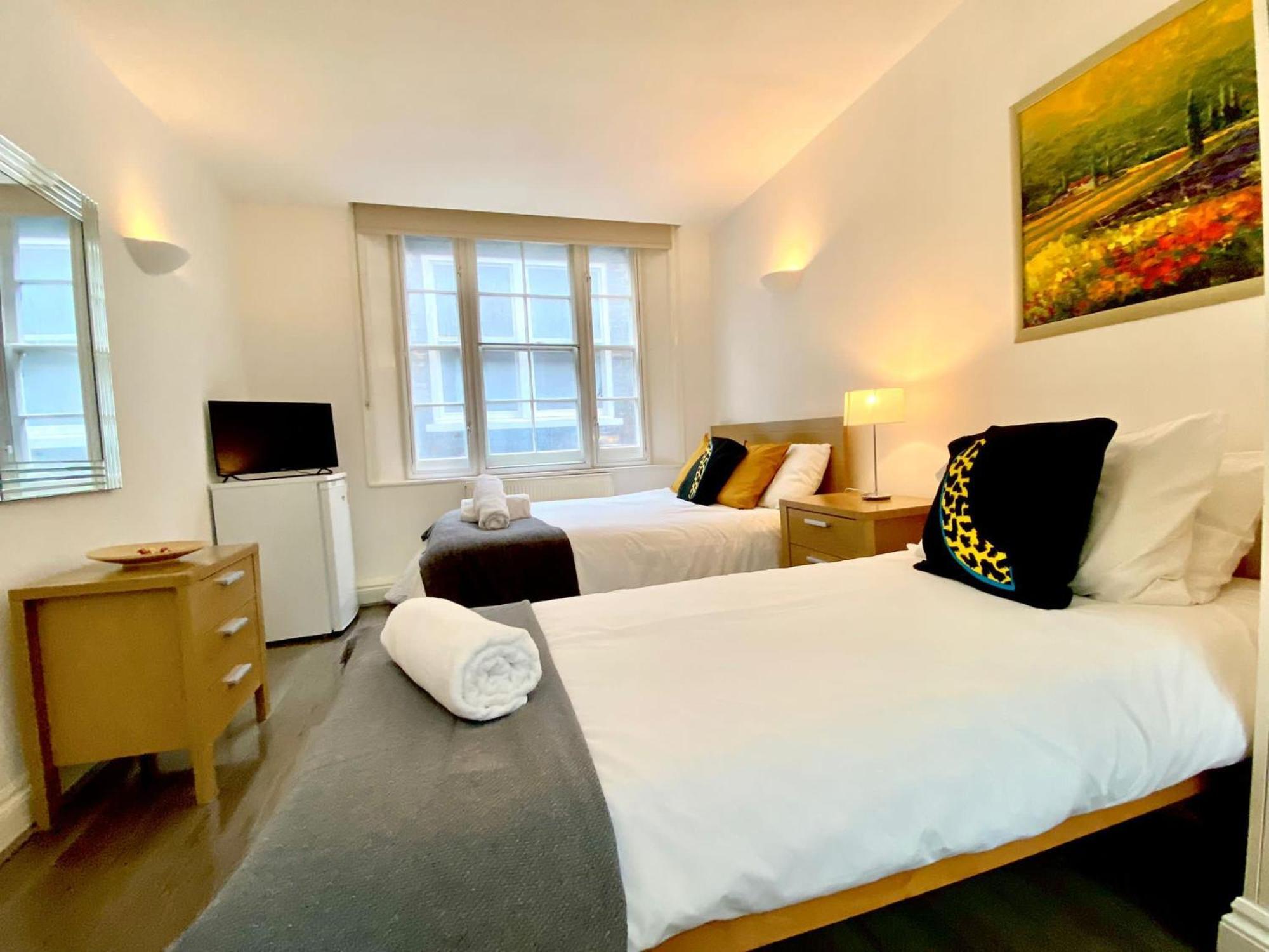 Apartment 1 Bed Apt- Sleeps 3 & Pet Friendly London