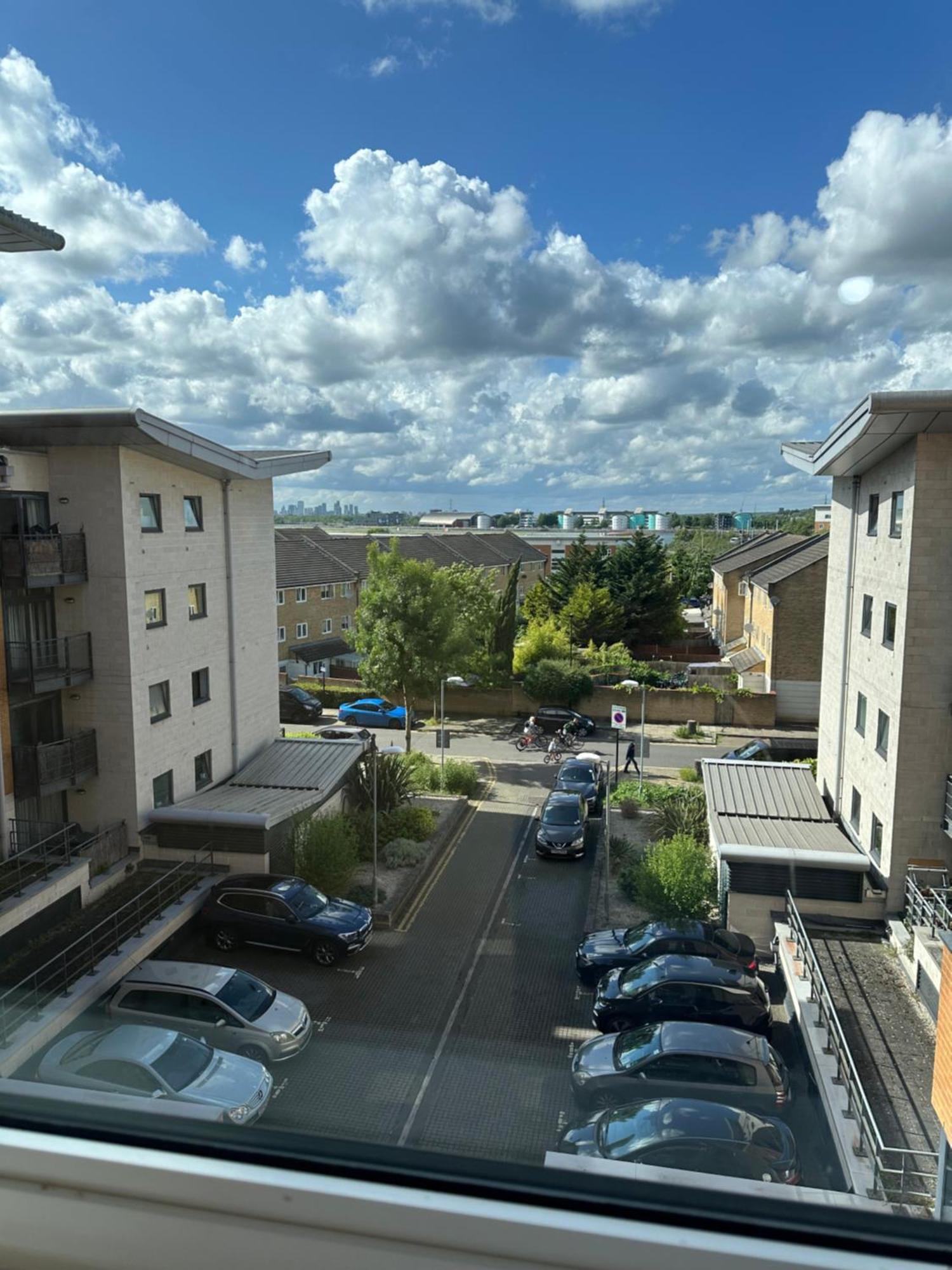 Homestay In A Shared Flat, E16 London