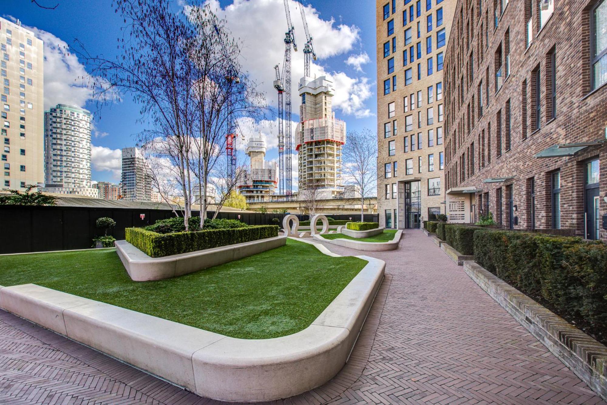 Canary Wharf 2 Bedroom Luxury * London