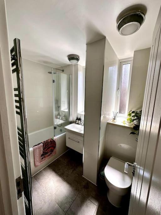 Stylish 2 Bed In Perfect East Location Apartment *