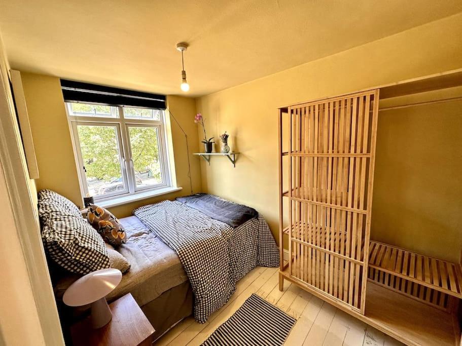 Stylish 2 Bed In Perfect East Location Apartment *