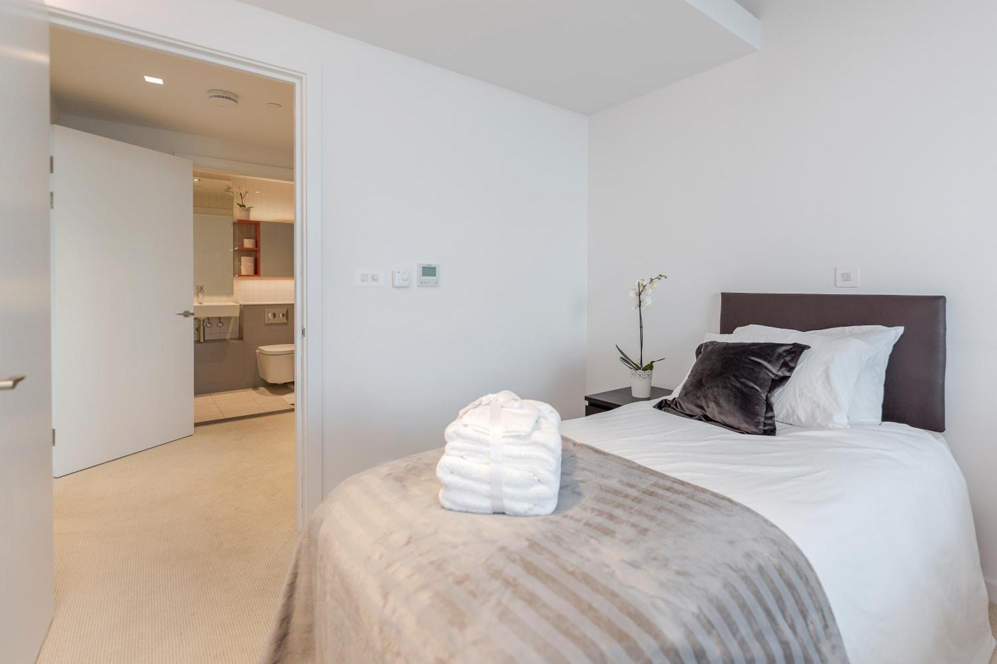 Apartment Excel Waterfront Serenity London