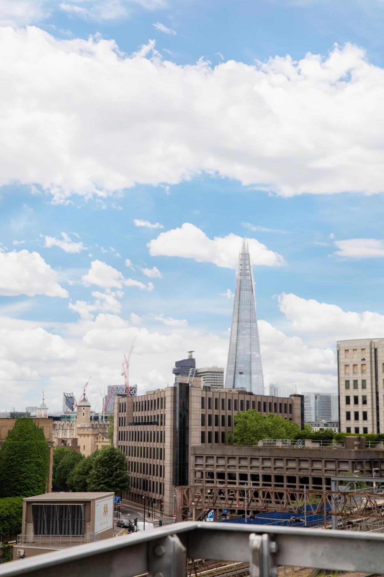 Bob W Tower Hill Residences * London