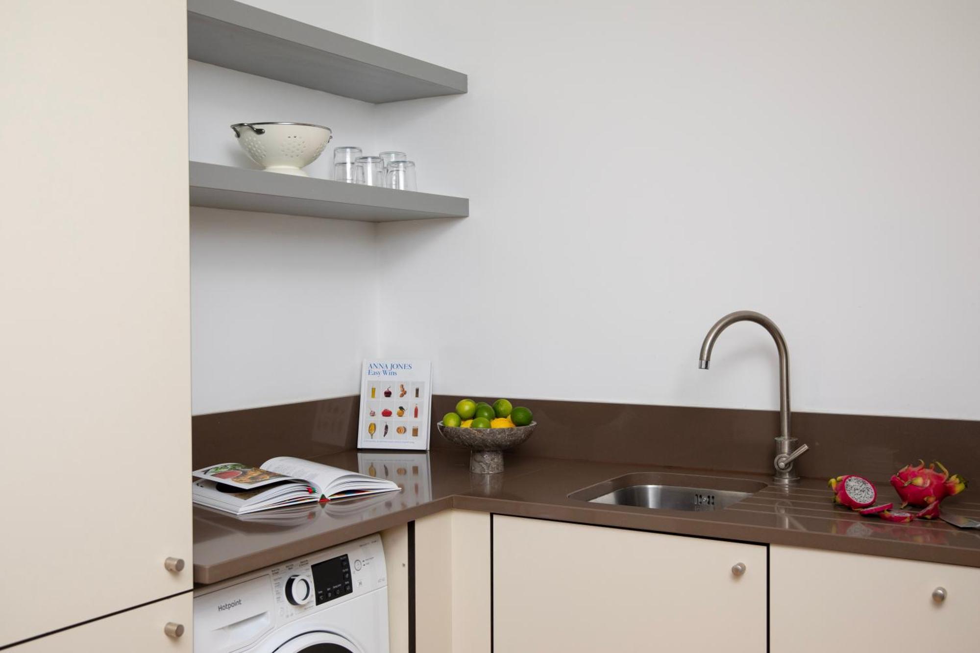 Apartment Bob W Tower Hill Residences London