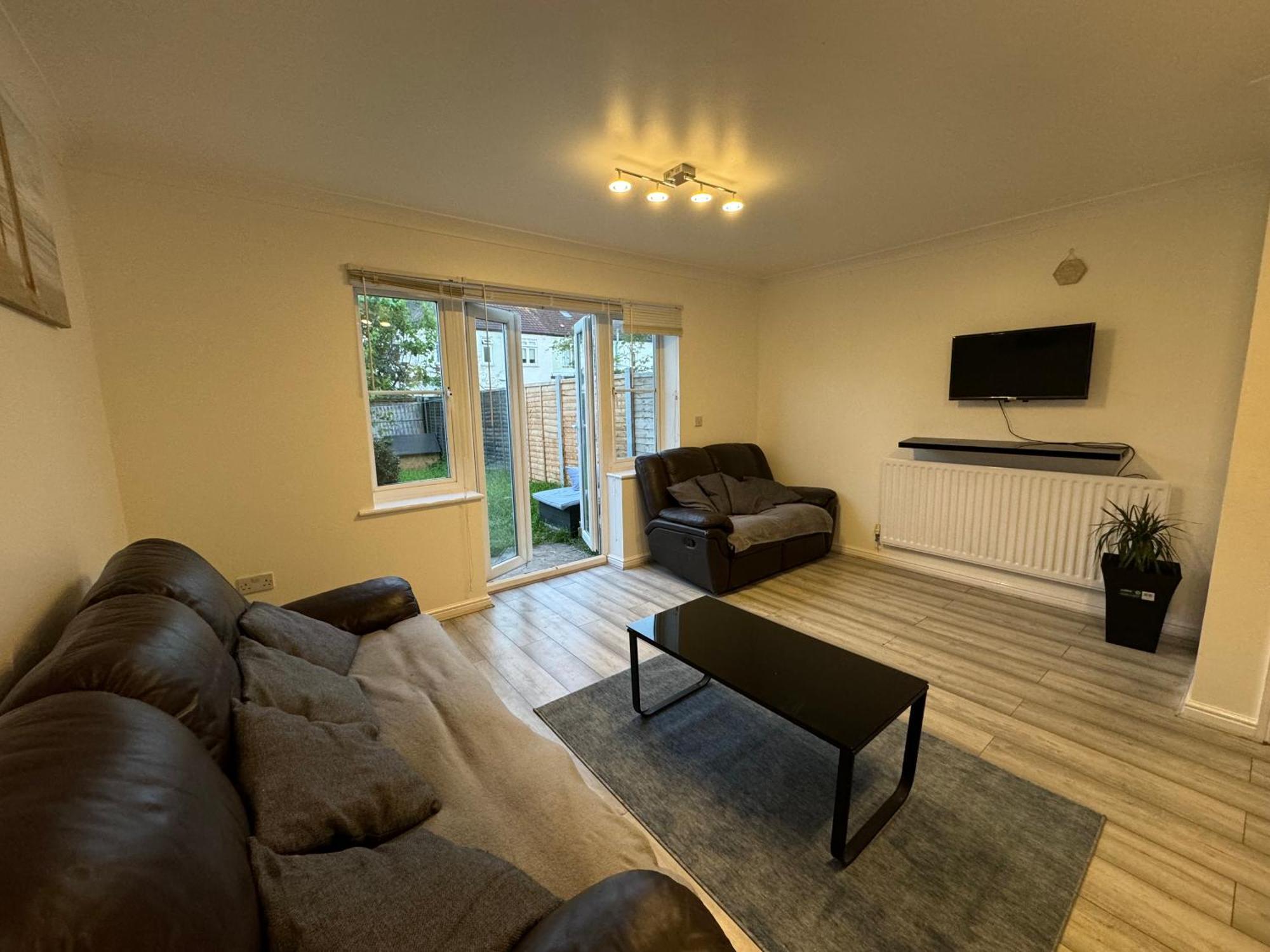 Spacious 3 Bedroom Home, With Private Driveway 5 Minutes From Excel Centre & Custom House Ferienhaus *