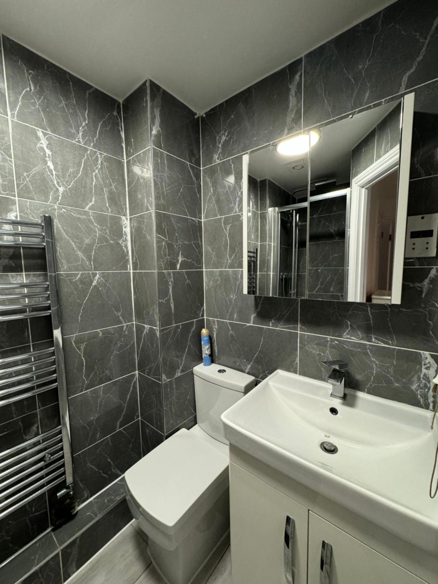 Spacious 3 Bedroom Home, With Private Driveway 5 Minutes From Excel Centre & Custom House London