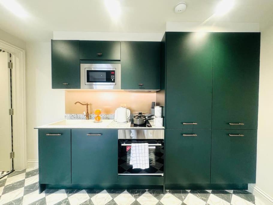 99 Apartment, Trendy Location D Apartment London