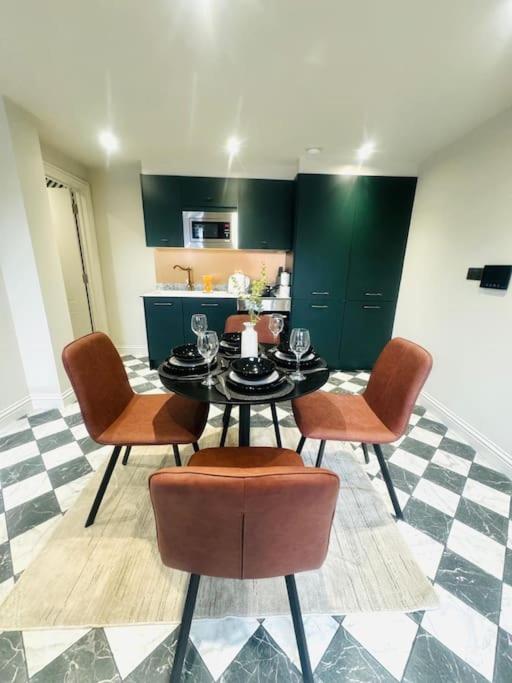 99 Apartment, Trendy Location D Apartment *