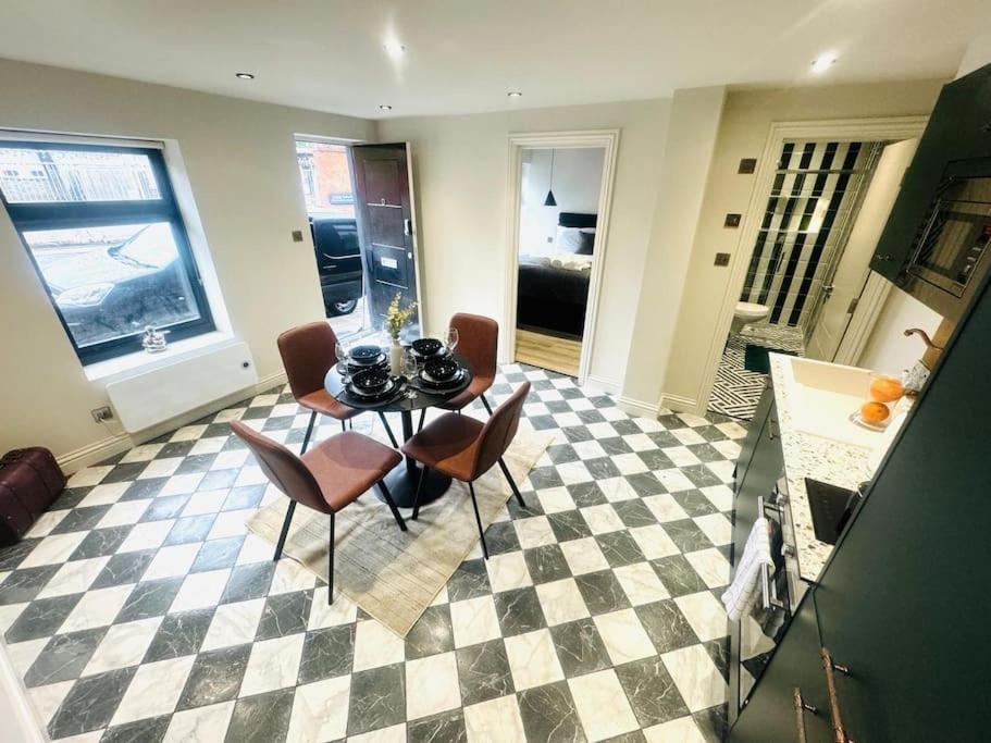 99 Apartment, Trendy Location D * London