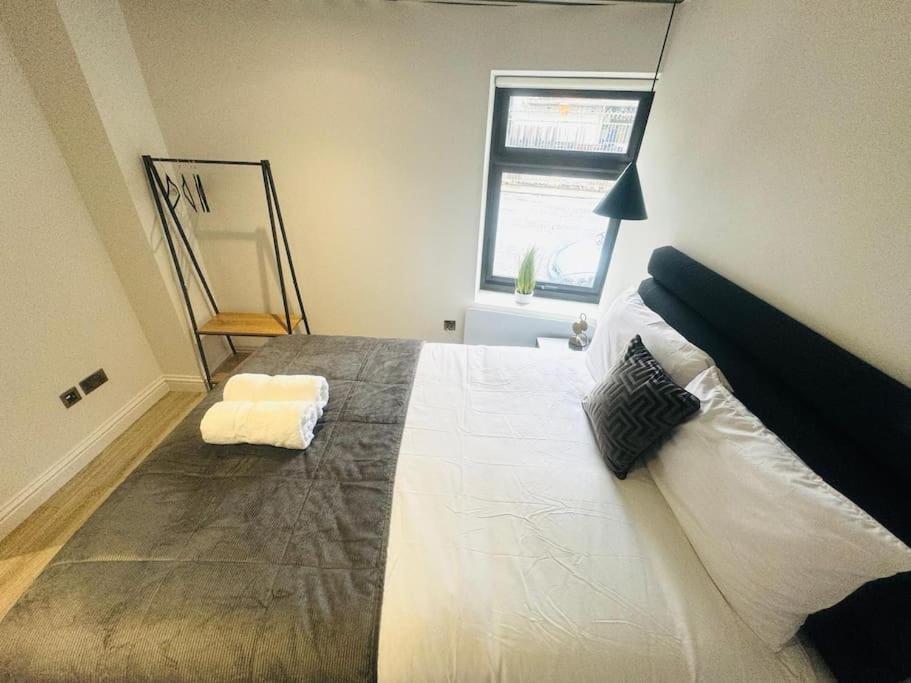 Apartment 99 Apartment, Trendy Location D *