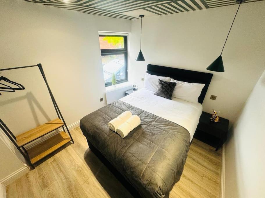99 Apartment, Trendy Location D Apartment London