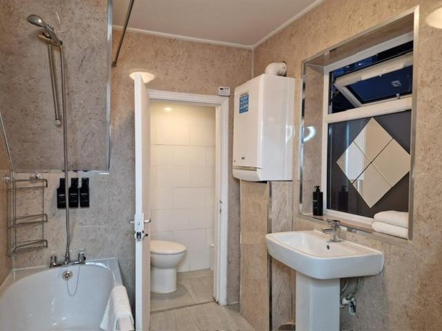 Excel Airport O2 King Beds With Garden Apartment
