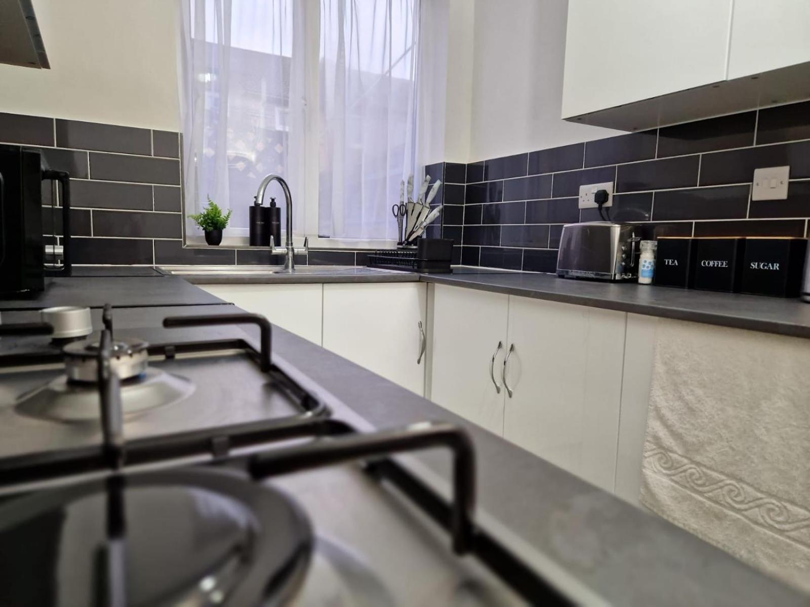Excel Airport O2 King Beds With Garden * London
