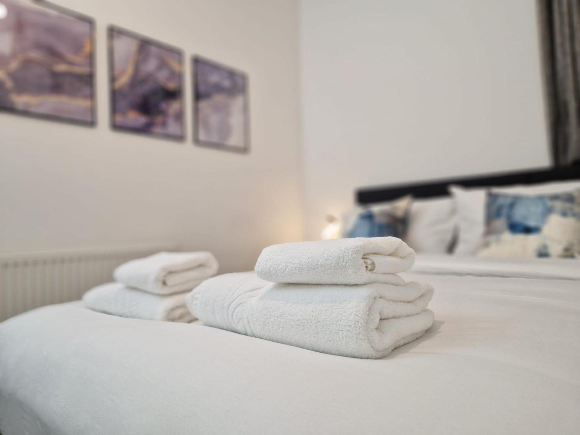 Excel Airport O2 King Beds With Garden * London