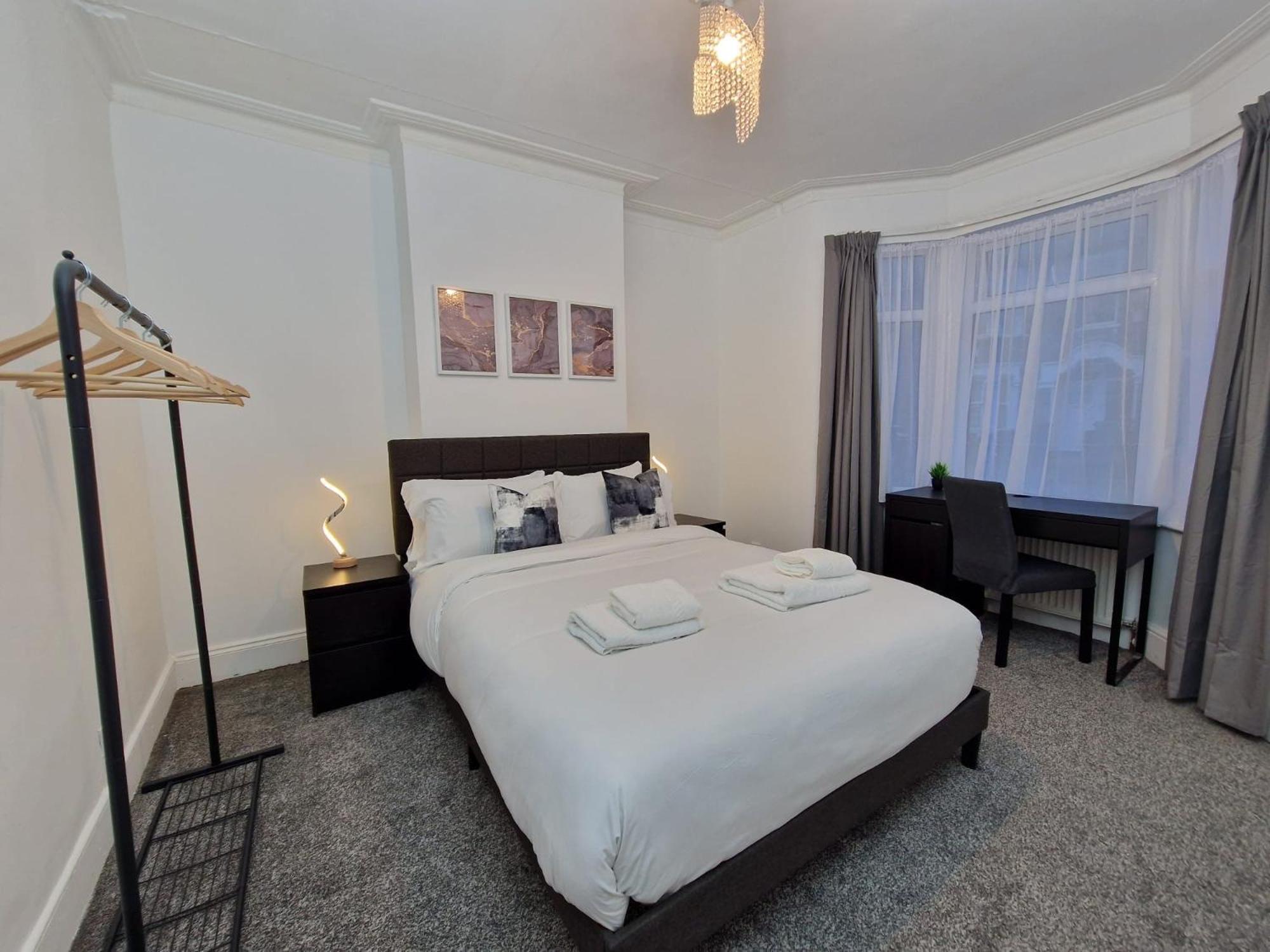 Excel Airport O2 King Beds With Garden Apartment London