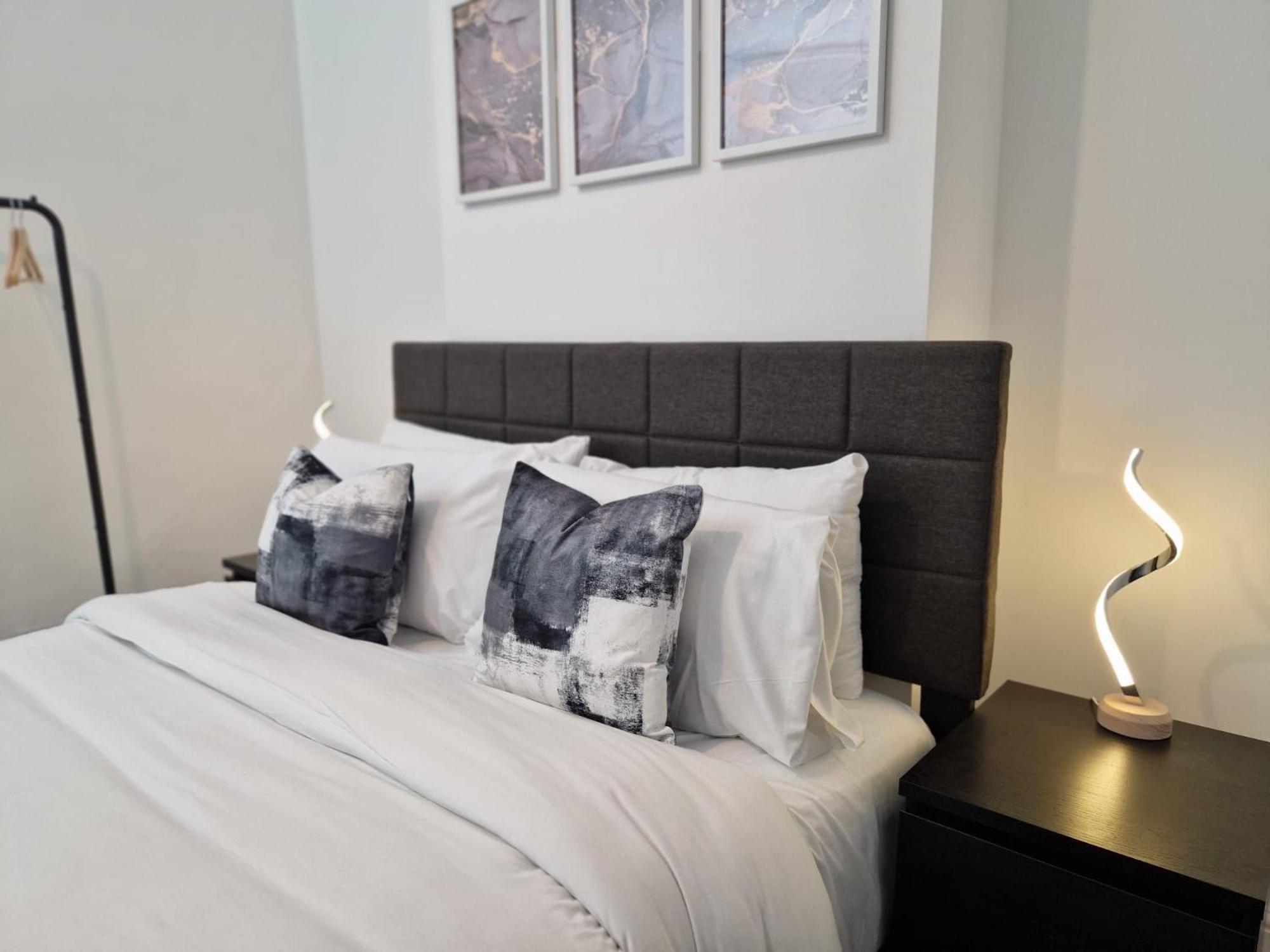Excel Airport O2 King Beds With Garden Apartment *