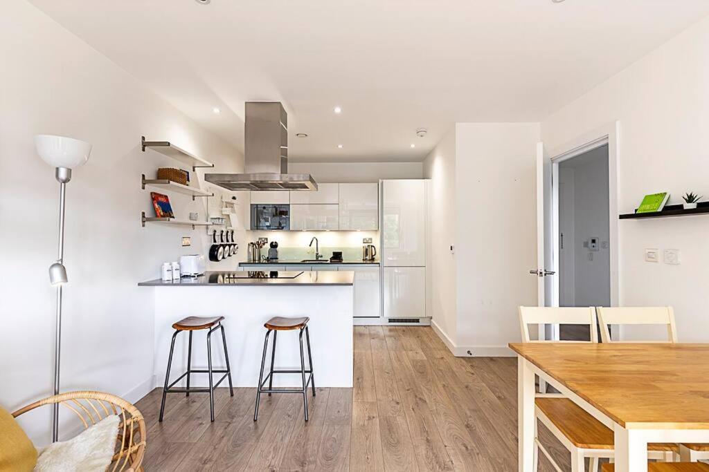 Well-connected Cosy And Bright Modern Flat Apartment London