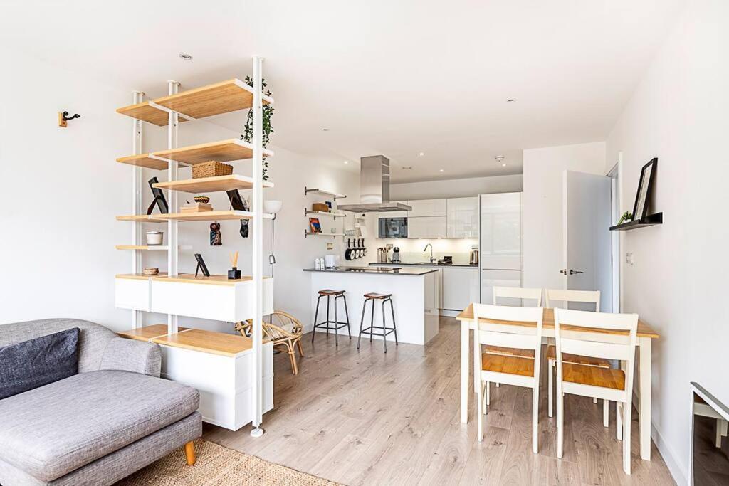 Apartment Well-connected Cosy And Bright Modern Flat